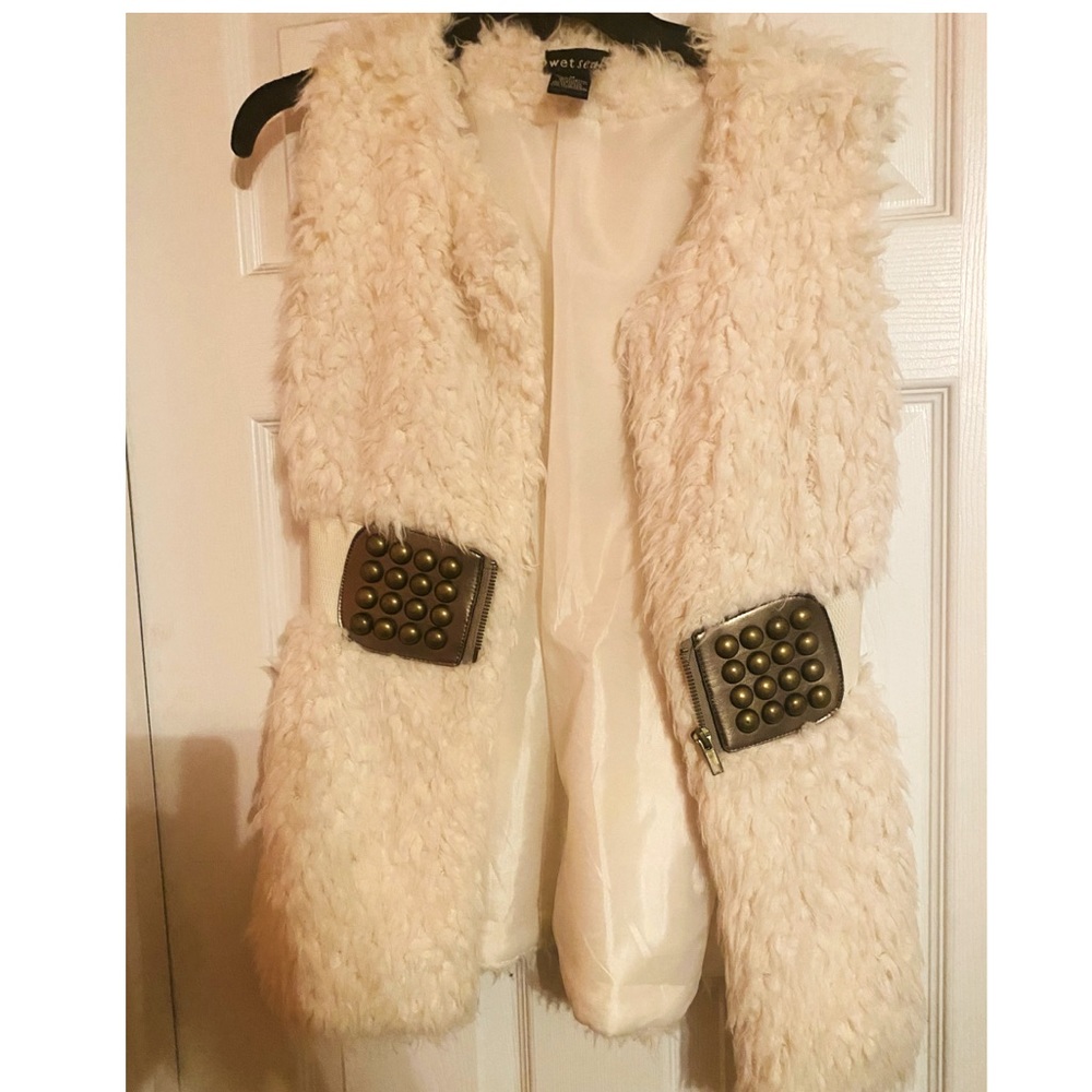Fur vest